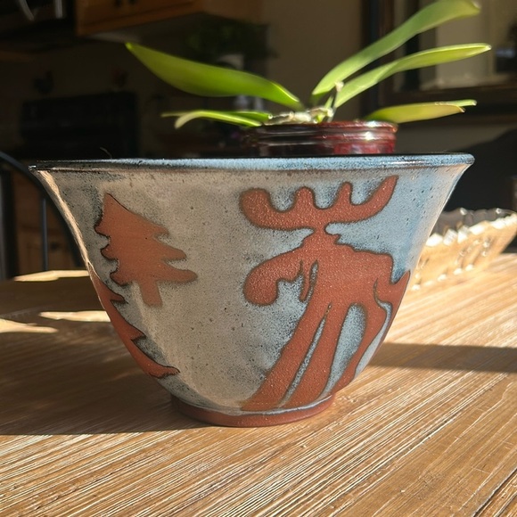 Large Hand Made Pottery Drip Glaze Moose, Pine Trees Artist Stamp Large Bowl - Picture 5 of 9